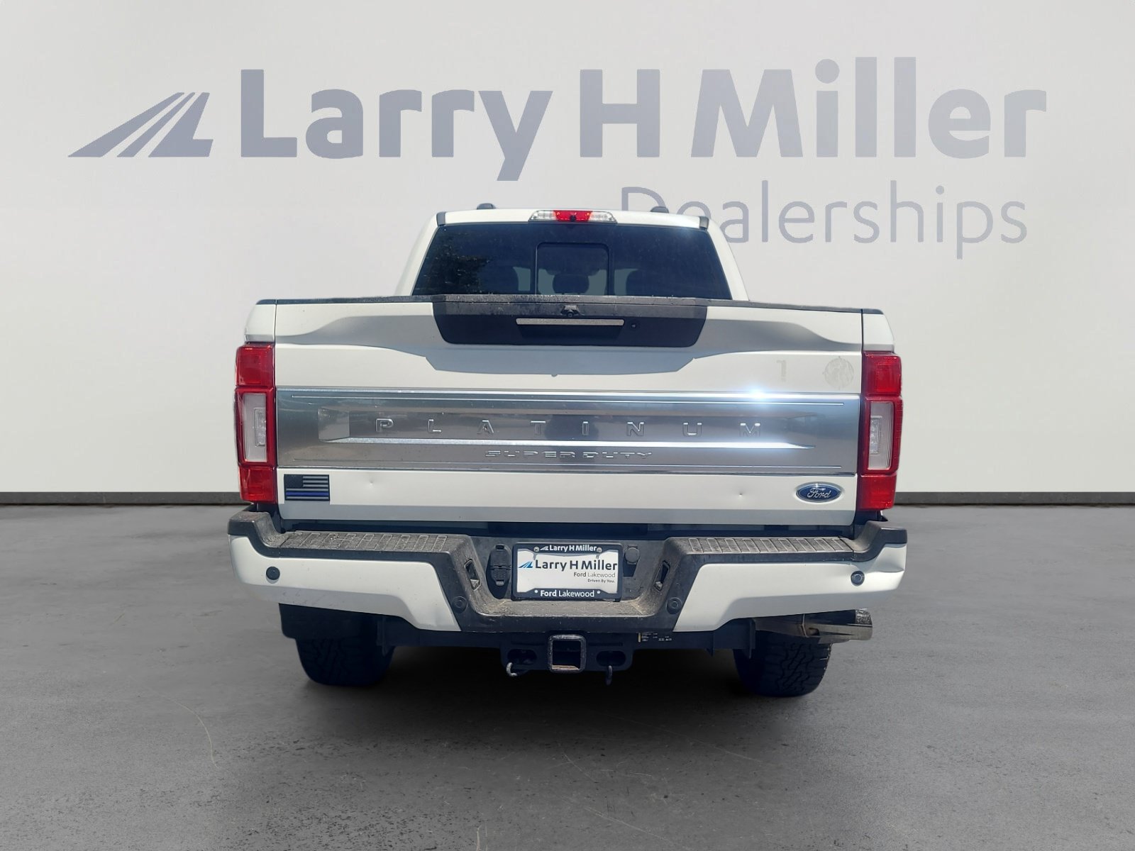 Certified 2022 Ford F350 Platinum w/ FX4 Off-Road Package AWD/4WD image 4