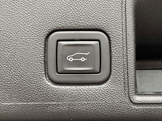 Used 2024 GMC Terrain SLE w/ Driver Convenience Package image 9