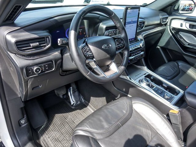 Certified 2023 Ford Explorer Platinum w/ Technology Package AWD/4WD image 13