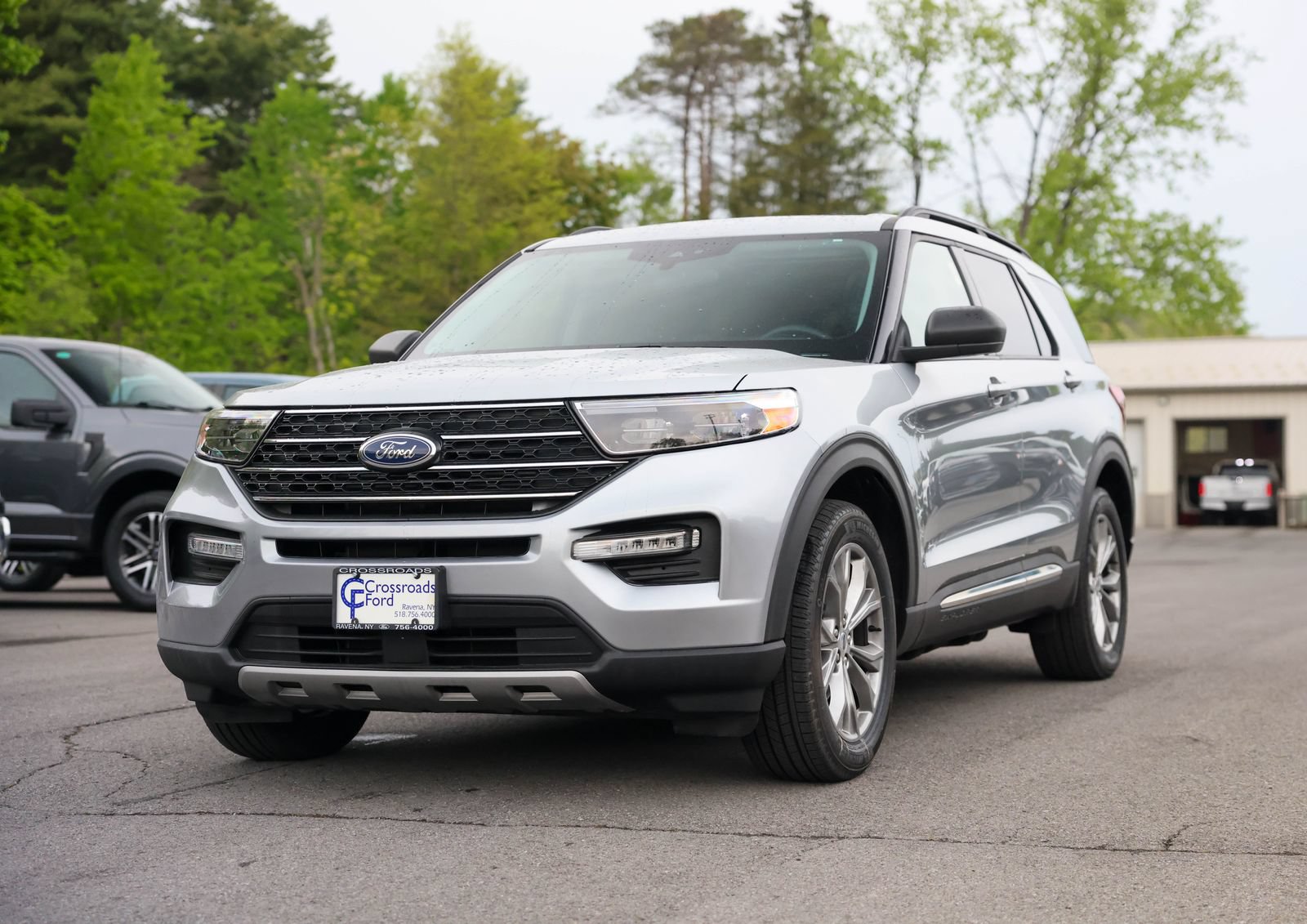 Certified 2023 Ford Explorer XLT w/ Equipment Group 202A AWD/4WD image 1