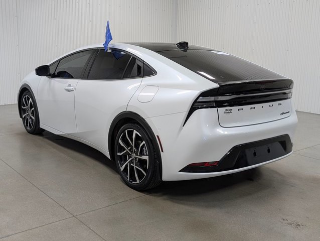 Used 2024 Toyota Prius Prime Premium image 3