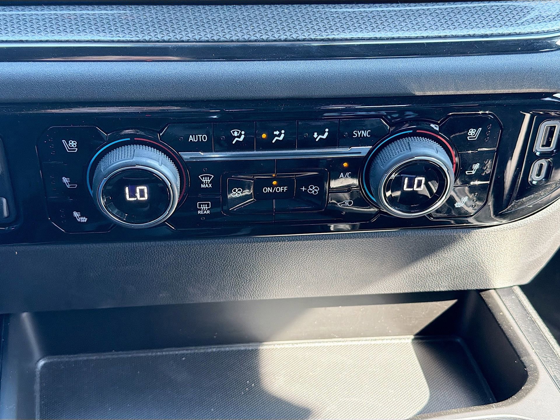 Used 2023 Chevrolet Silverado 1500 ZR2 w/ Technology Package image 21