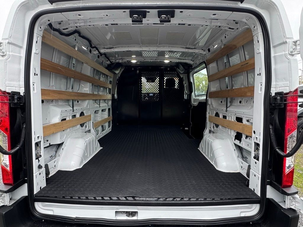 Certified 2025 Ford Transit 250 Low Roof w/ Exterior Upgrade Package RWD image 8