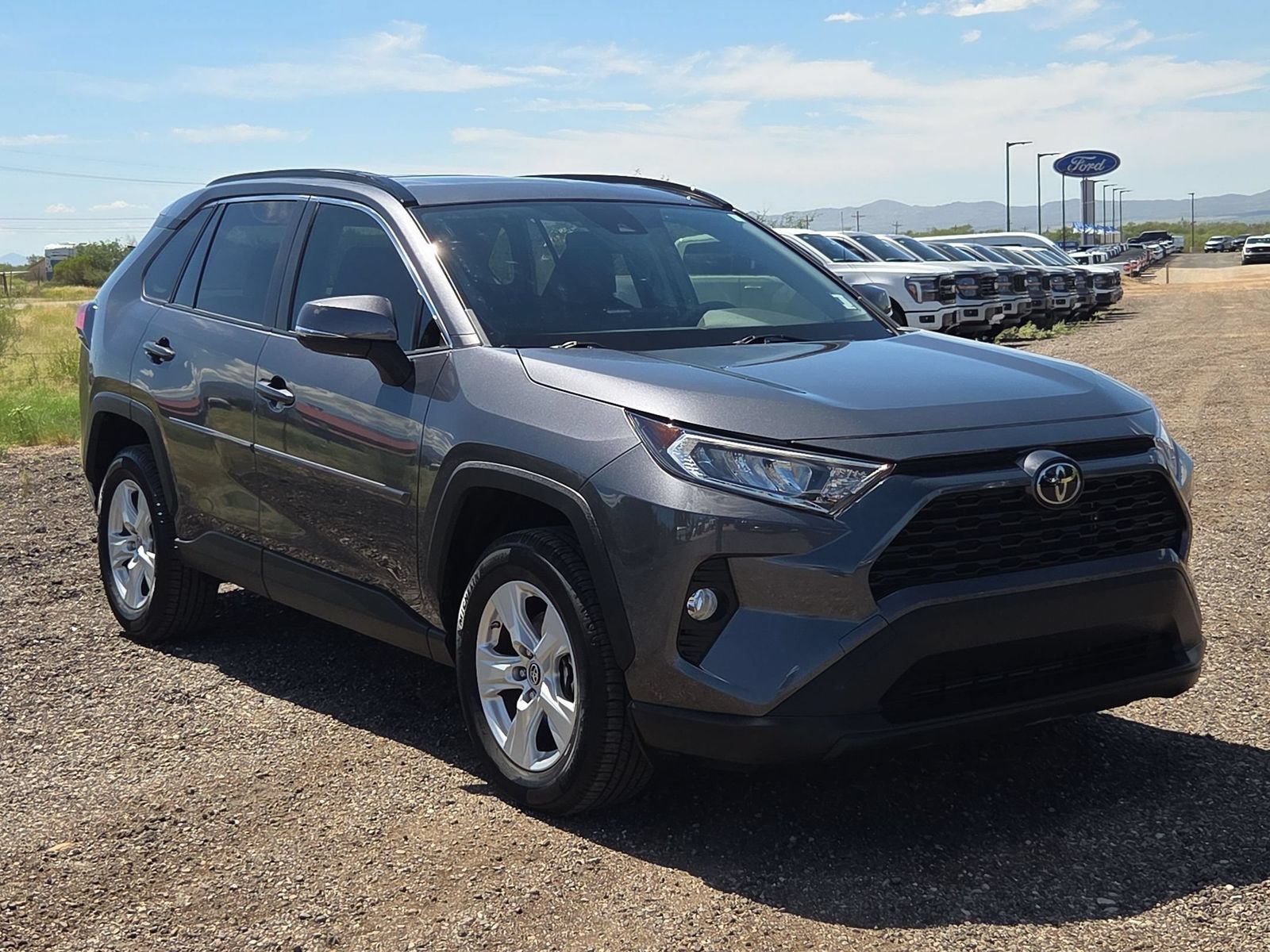 Used 2019 Toyota RAV4 XLE w/ Convenience Package FWD image 3