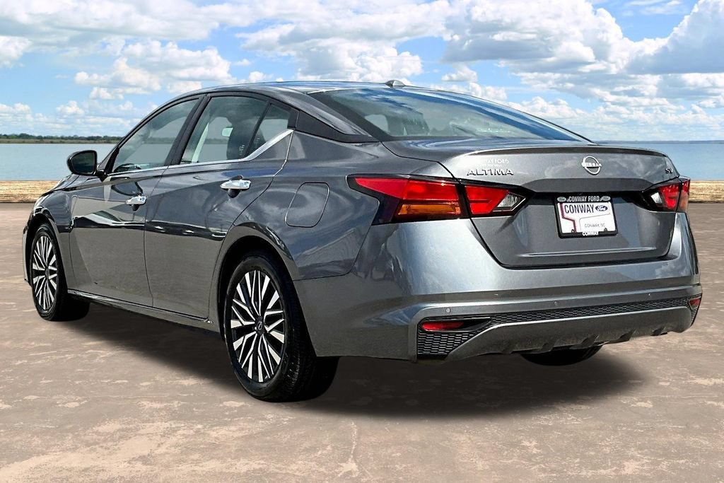 Used 2024 Nissan Altima 2.5 SV FWD image 5