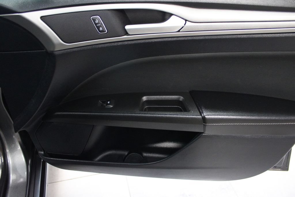 Certified 2020 Ford Fusion SE FWD image 37