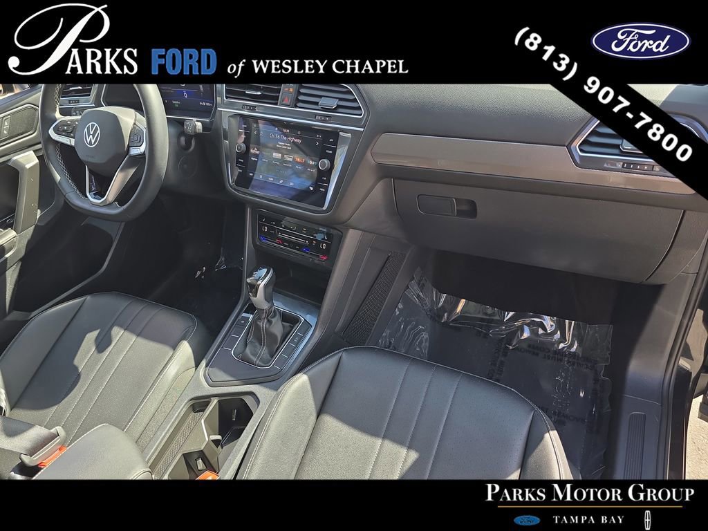 Used 2023 Volkswagen Tiguan SE w/ Panoramic Sunroof Package FWD image 9