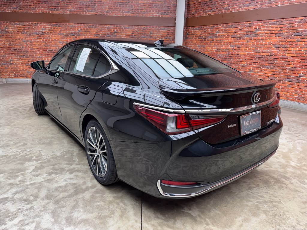 Used 2023 Lexus ES 300h w/ Premium Package FWD image 2