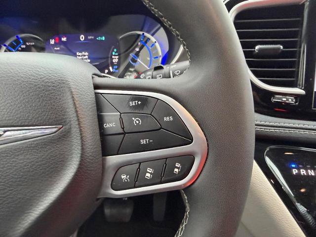 Used 2024 Chrysler Pacifica Limited image 17