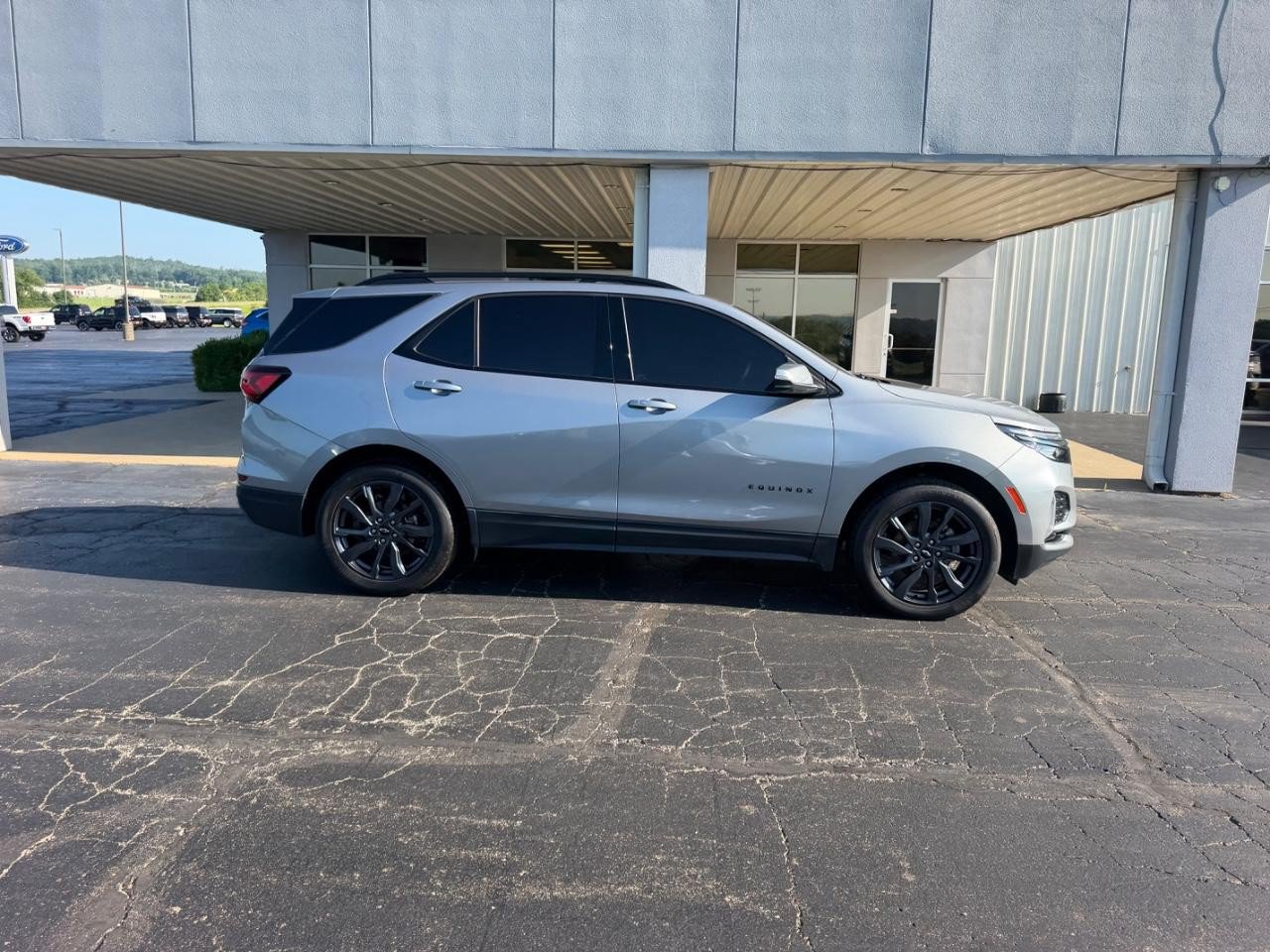 Used 2023 Chevrolet Equinox RS w/ RS Leather Package AWD/4WD image 2