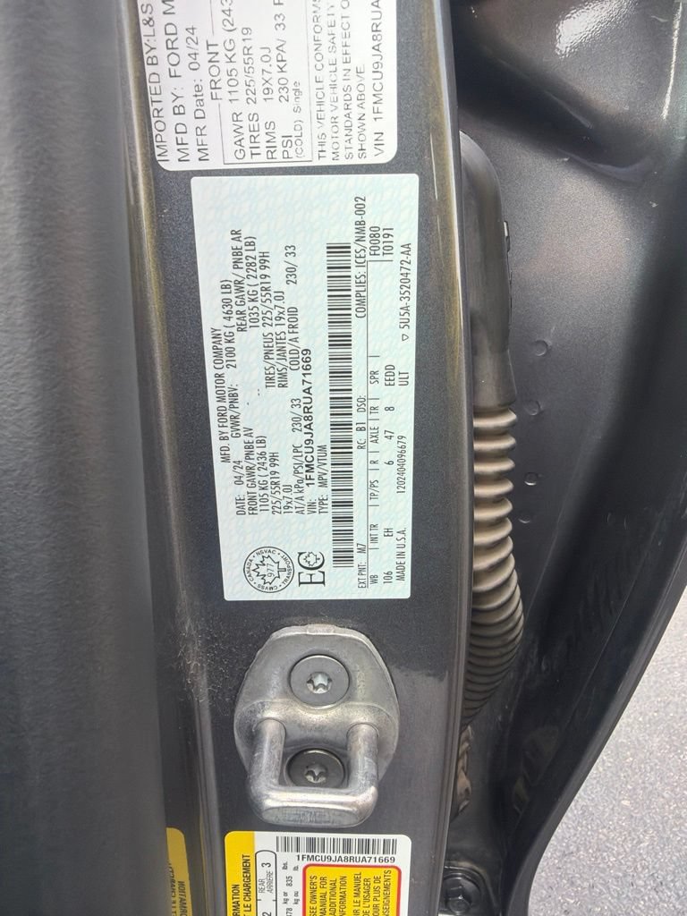 Certified 2024 Ford Escape Platinum AWD/4WD image 57