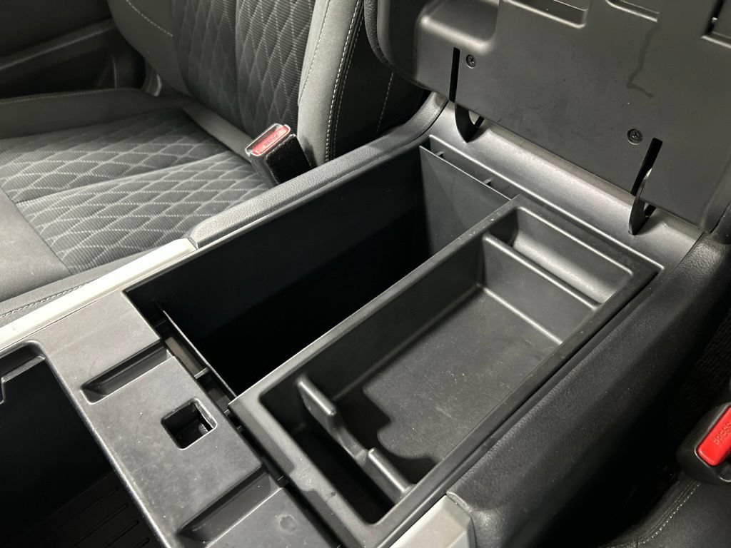 Used 2017 Nissan Titan SV AWD/4WD image 24