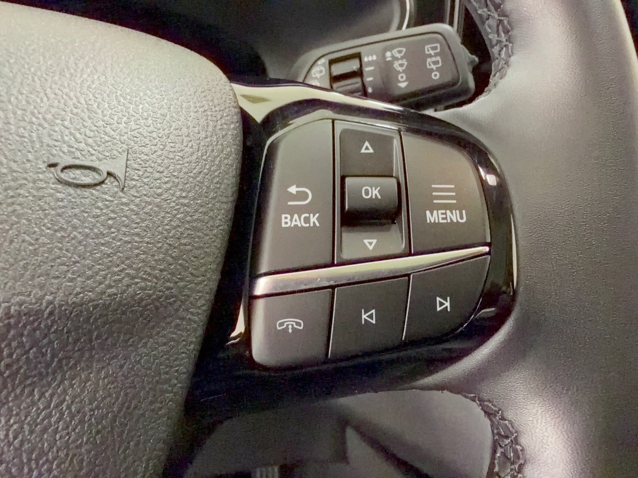Certified 2025 Ford Escape Platinum AWD/4WD image 19