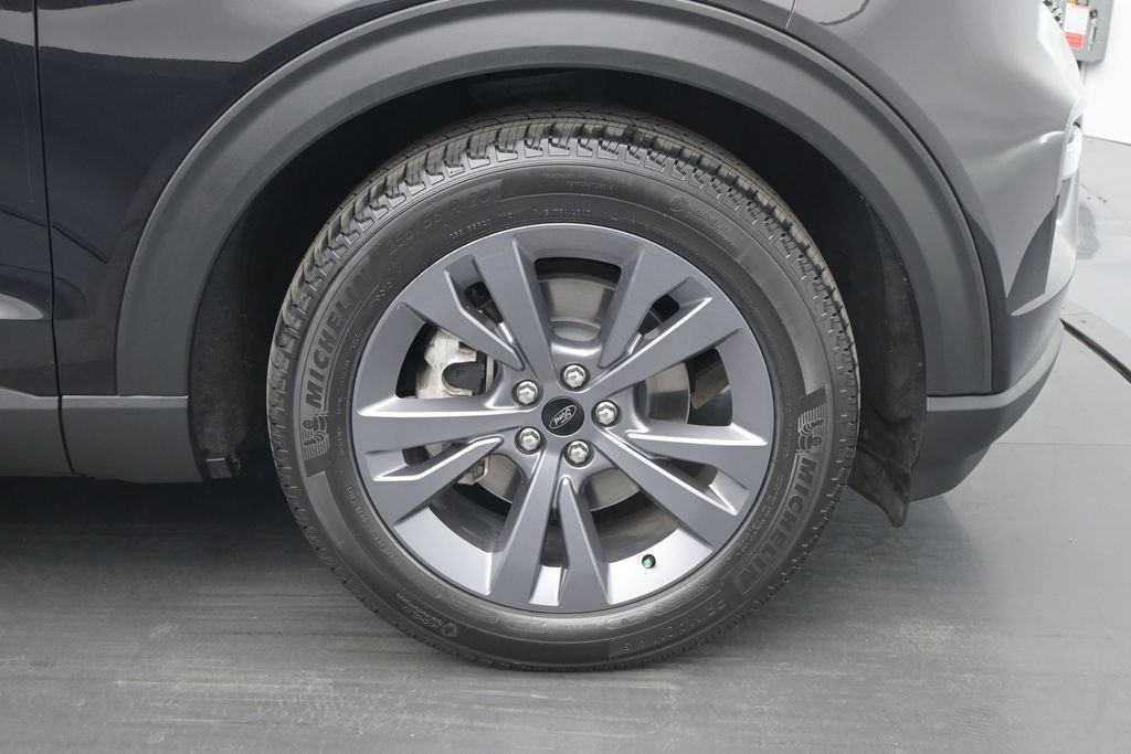 Certified 2022 Ford Explorer XLT w/ Equipment Group 202A RWD image 25