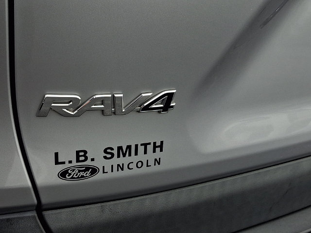 Used 2020 Toyota RAV4 LE w/ All Weather Liner Package AWD/4WD image 29