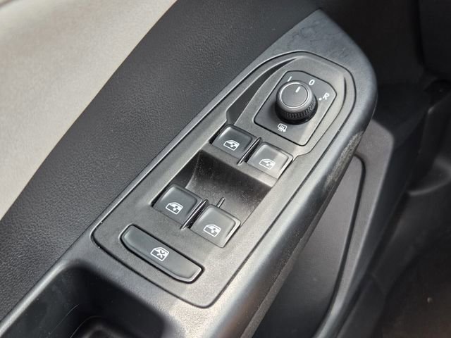 Used 2025 Volkswagen Taos SE FWD image 24
