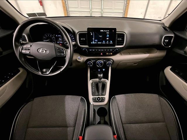 Used 2020 Hyundai Venue FWD image 14