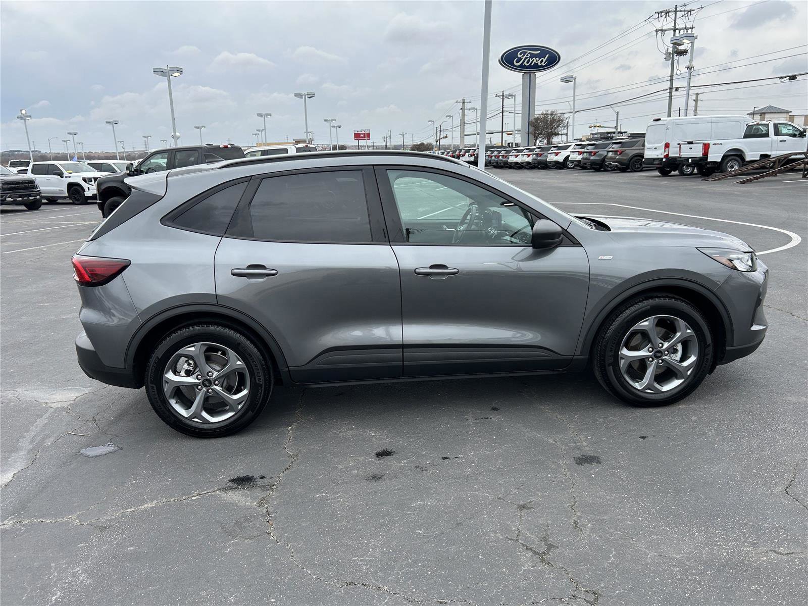 Certified 2025 Ford Escape ST-Line image 2