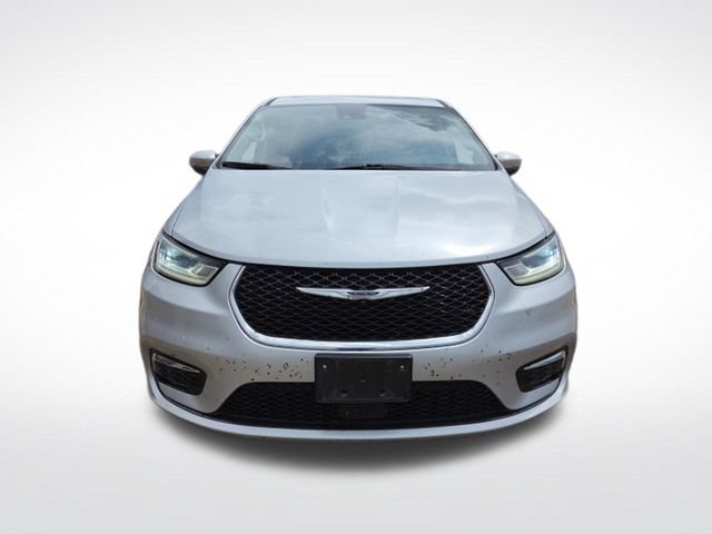 Used 2023 Chrysler Pacifica Touring-L FWD image 2