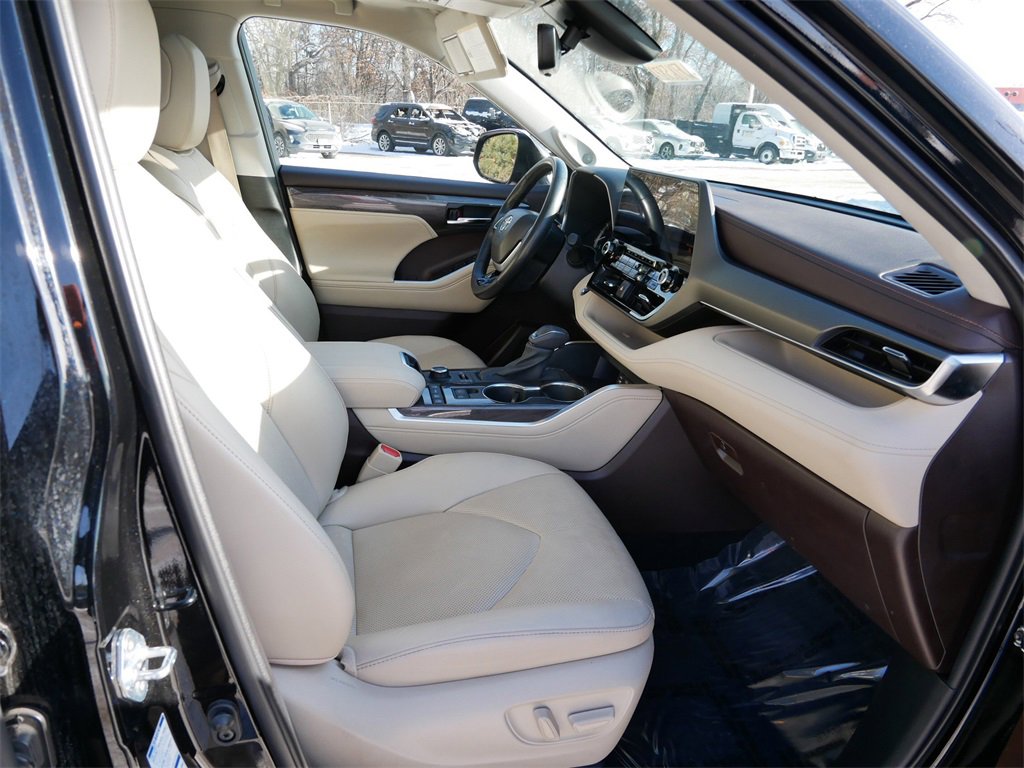 Used 2022 Toyota Highlander Limited image 8