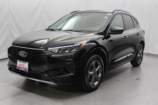 Certified 2023 Ford Escape ST-Line w/ Tech Pack #1 AWD/4WD image 5