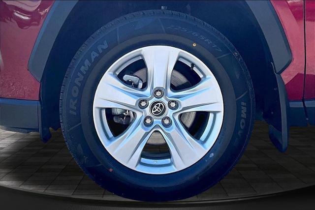 Used 2020 Toyota RAV4 XLE w/ Convenience Package FWD image 9
