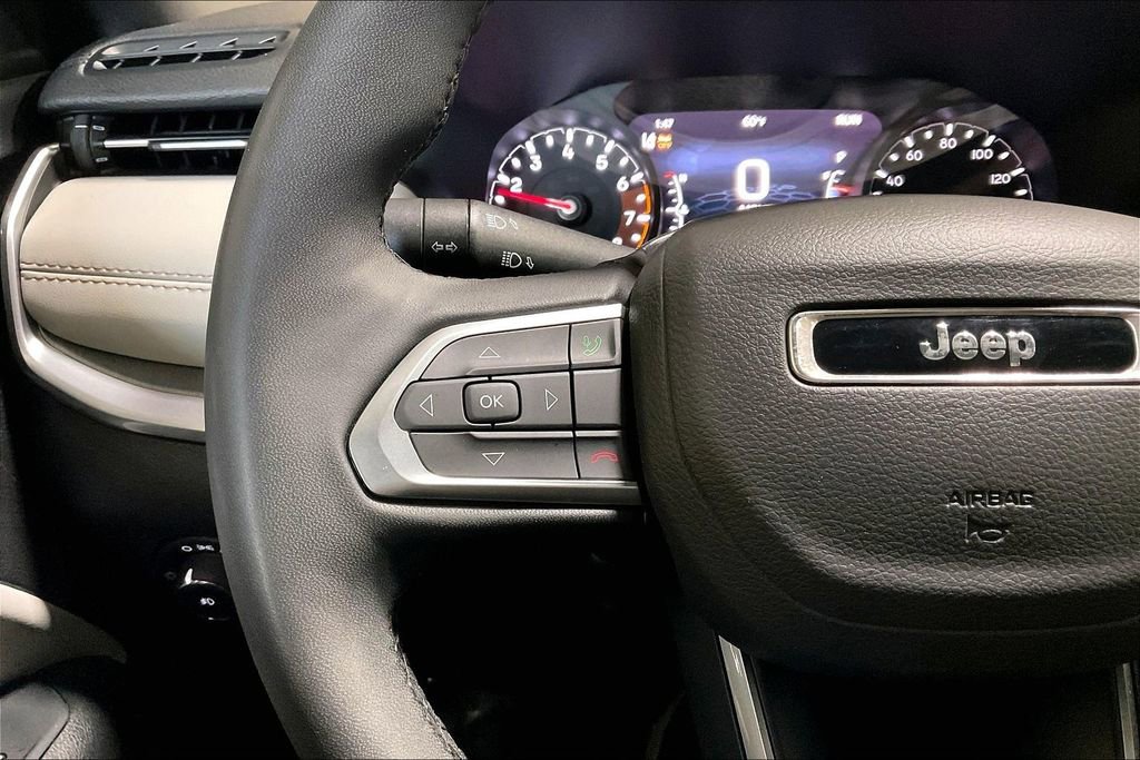 Used 2025 Jeep Compass Limited AWD/4WD image 17