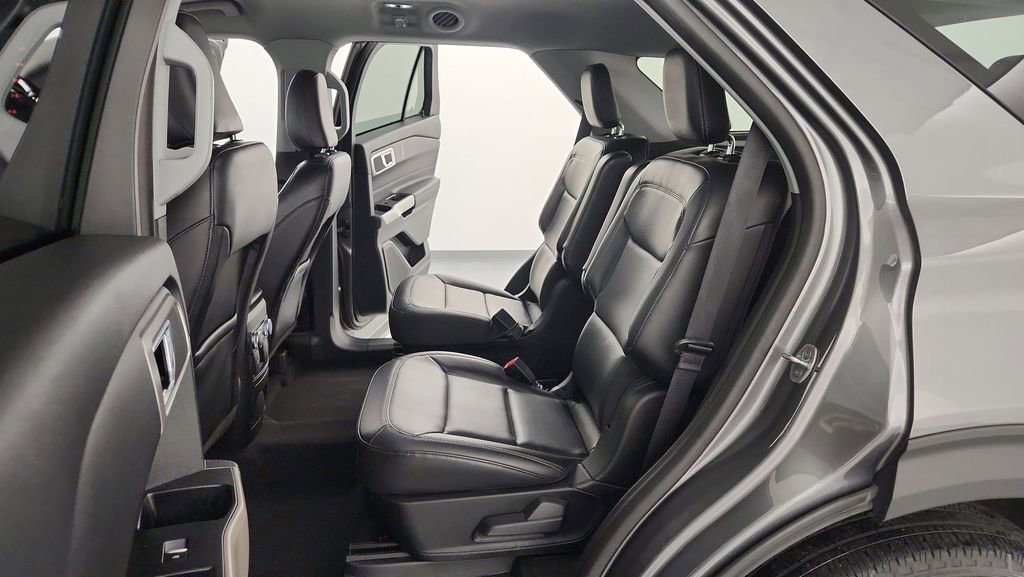 Certified 2022 Ford Explorer XLT w/ Equipment Group 202A image 16