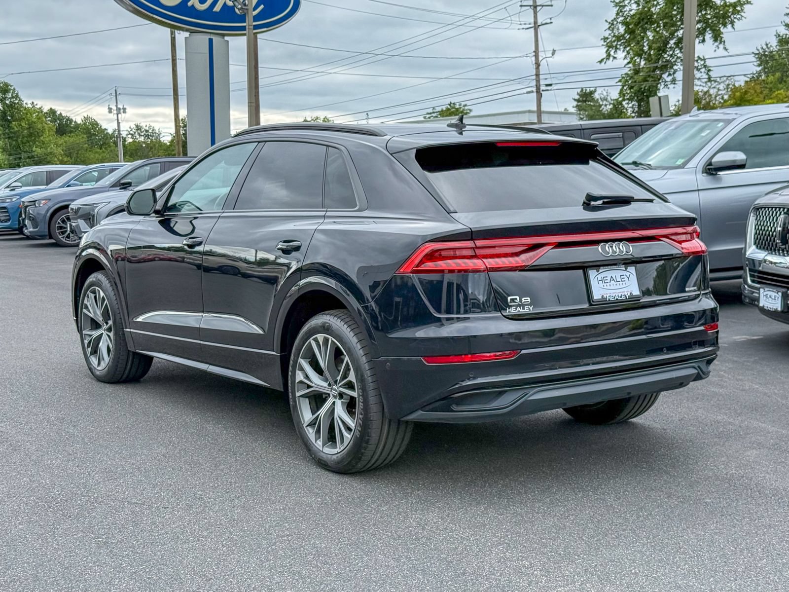 Used 2021 Audi Q8 Premium w/ Black Optic Package AWD/4WD image 3