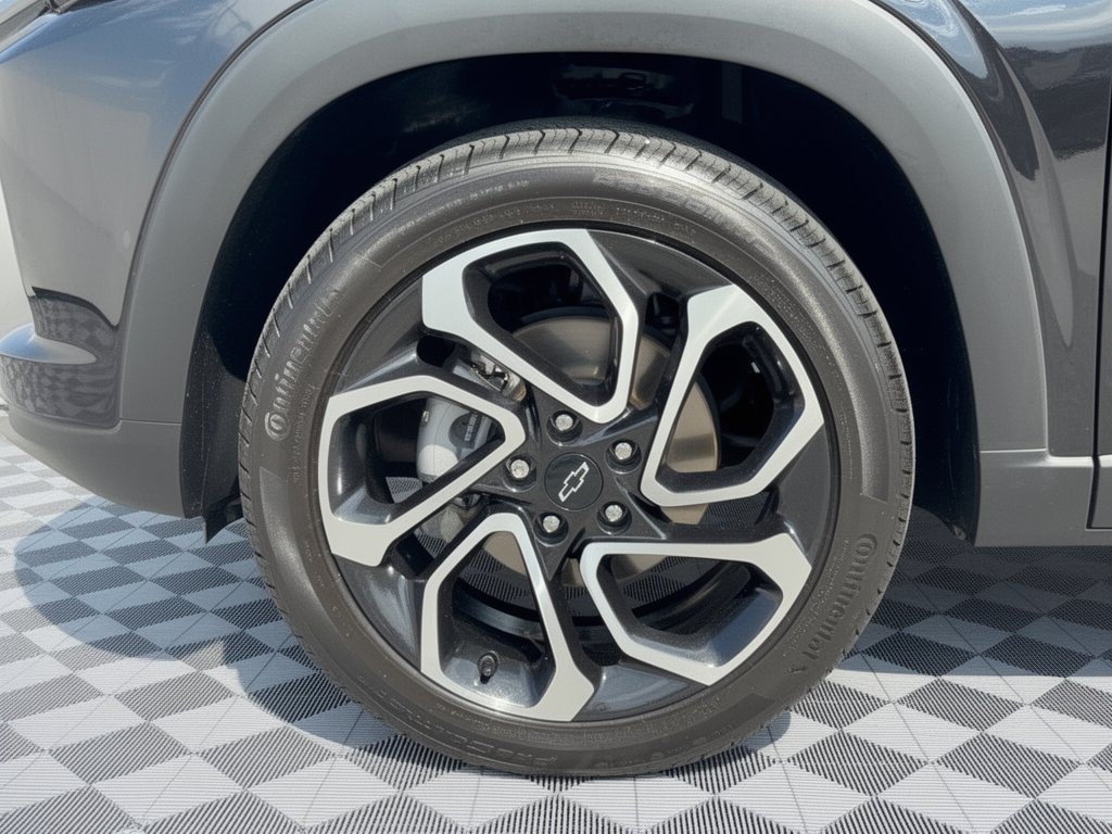 Used 2025 Chevrolet Trax RS w/ Driver Confidence Package FWD image 13
