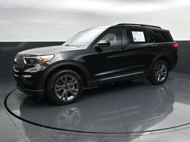 Certified 2023 Ford Explorer XLT w/ Equipment Group 202A AWD/4WD image 4