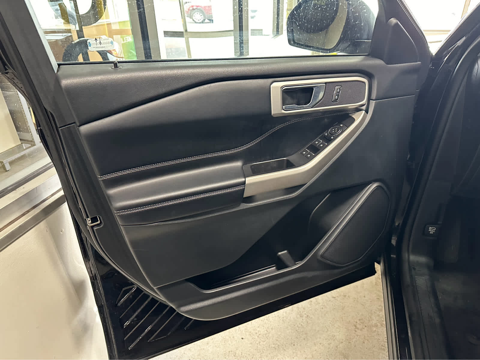 Certified 2022 Ford Explorer XLT w/ Equipment Group 202A image 16