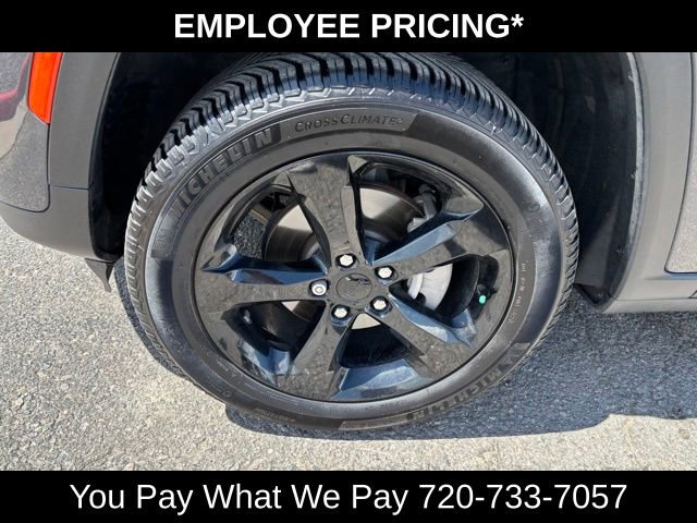 Used 2023 Jeep Grand Cherokee Altitude AWD/4WD image 11