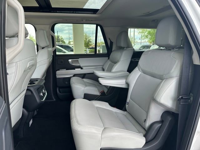 Certified 2025 Ford Expedition Max Platinum w/ Driver's Package AWD/4WD image 15