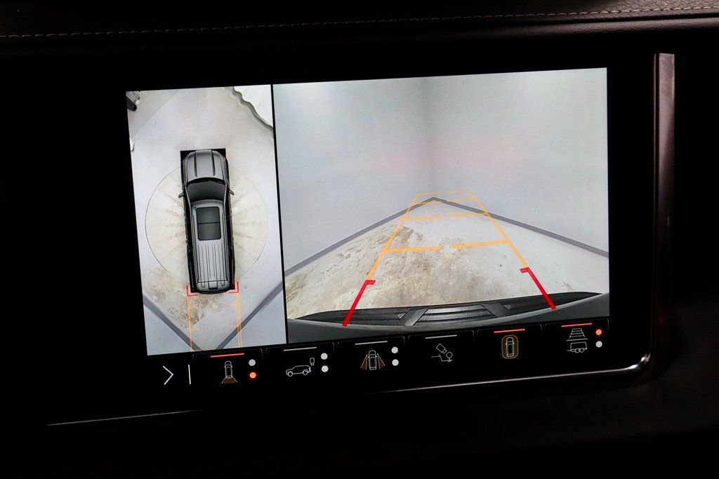 Used 2024 GMC Yukon XL Denali Ultimate image 9