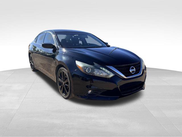 Used 2017 Nissan Altima 2.5 SR w/ Midnight Edition Package FWD image 3