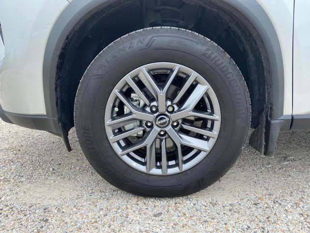 Used 2025 Nissan Rogue S FWD image 16