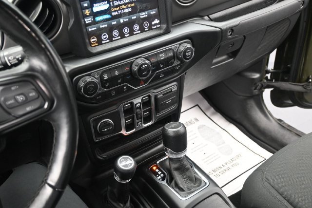 Used 2022 Jeep Gladiator Sport AWD/4WD image 15