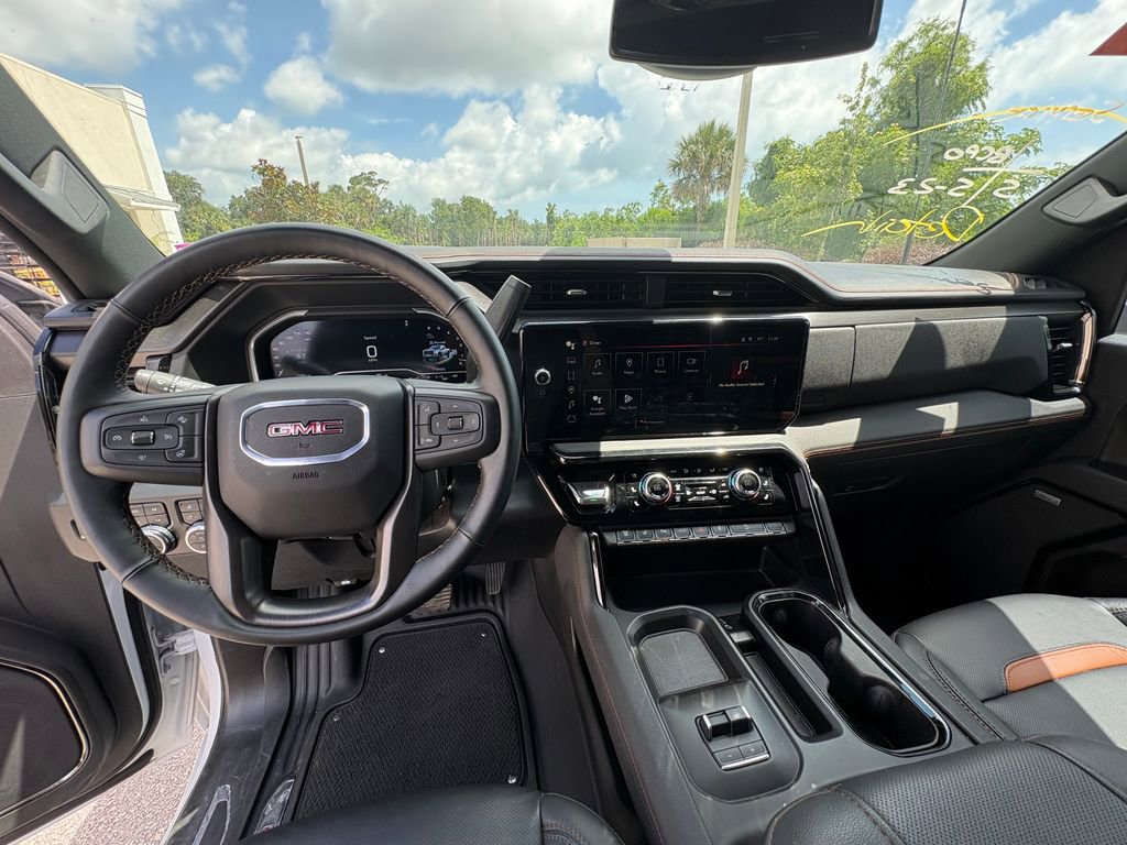 Used 2025 GMC Sierra 2500 AT4 AWD/4WD image 7