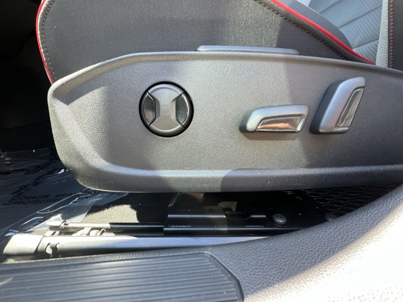 Used 2025 Volkswagen GTI SE FWD image 22