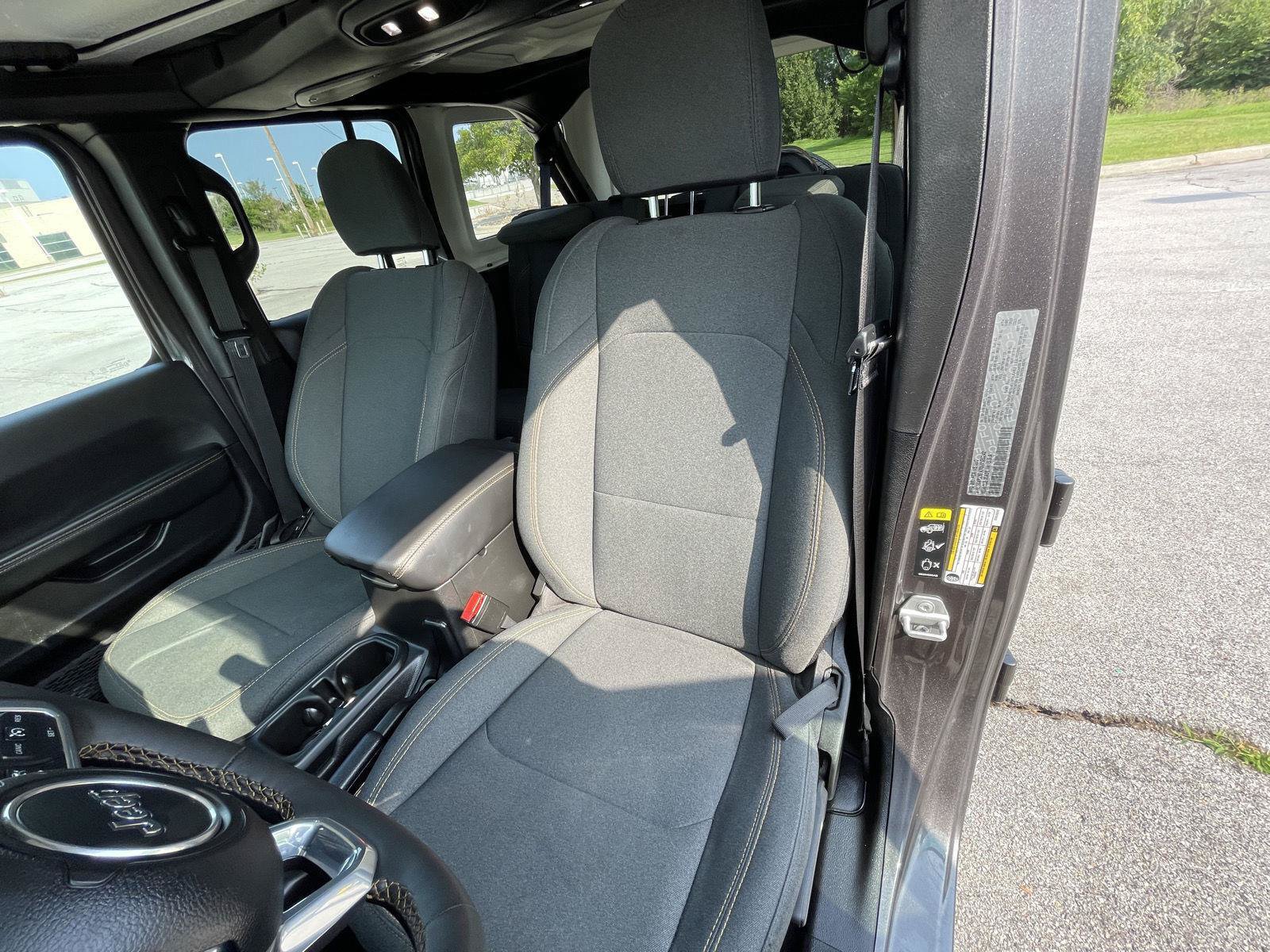 Used 2025 Jeep Wrangler Unlimited Sahara AWD/4WD image 18