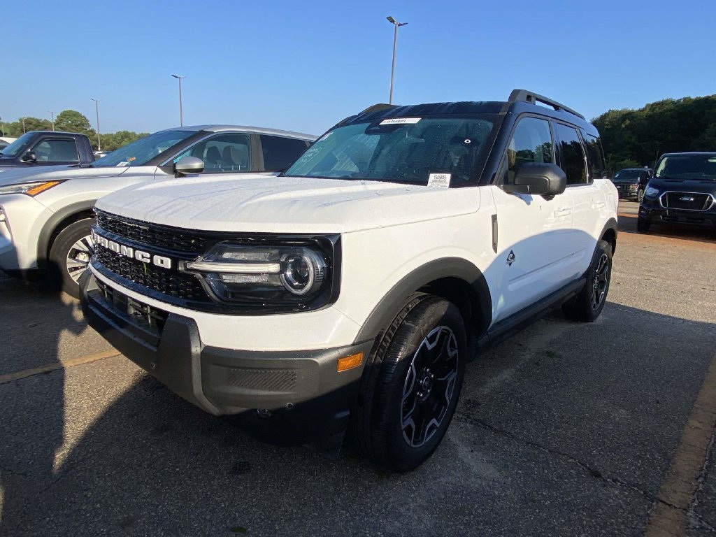 Certified 2025 Ford Bronco Sport Outer Banks w/ Outer Banks Tech Package+ AWD/4WD image 2