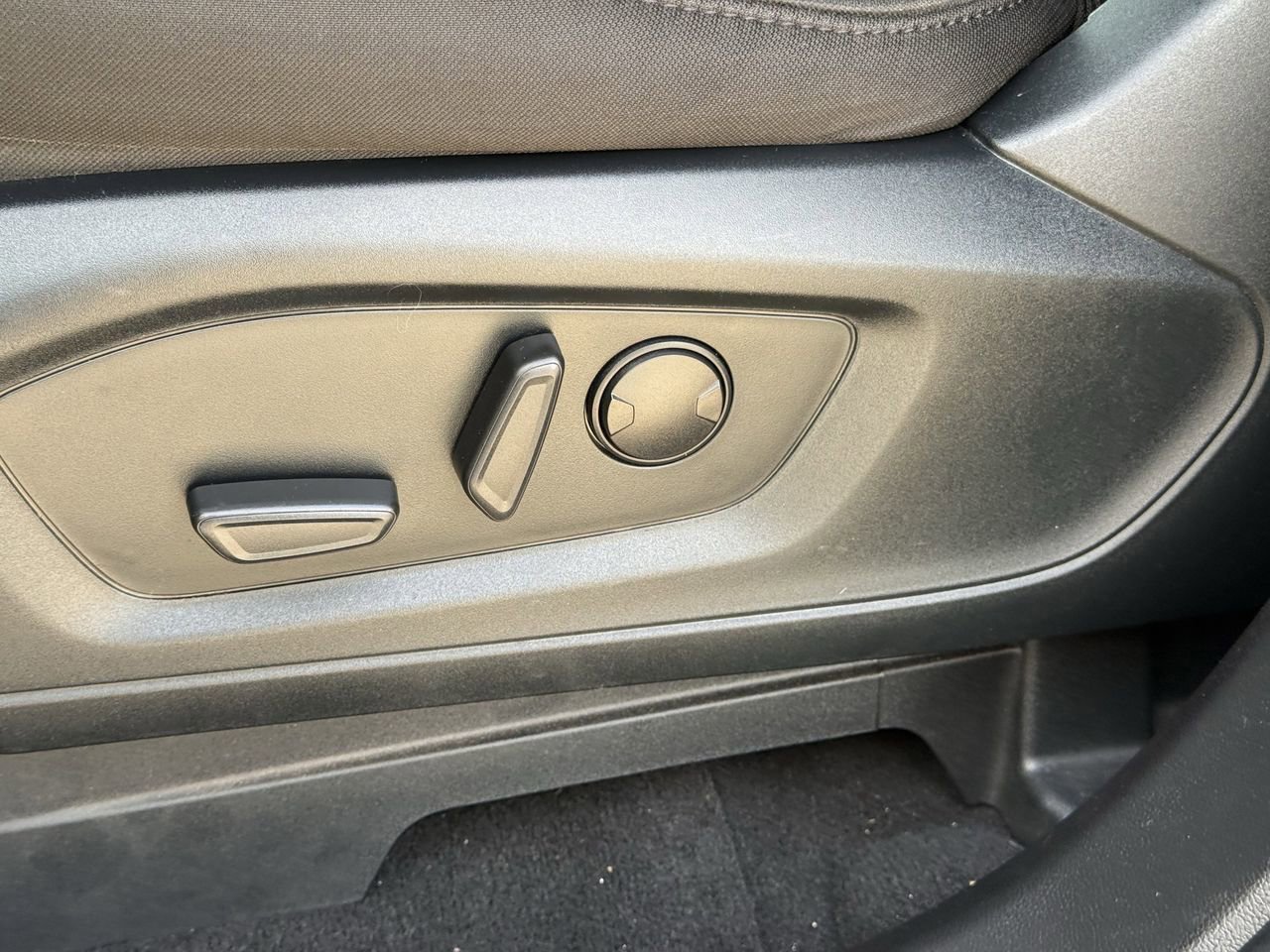 Certified 2023 Ford Explorer XLT RWD image 26