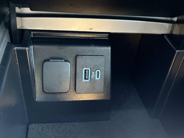 Certified 2023 Ford Explorer XLT w/ Equipment Group 202A AWD/4WD image 29