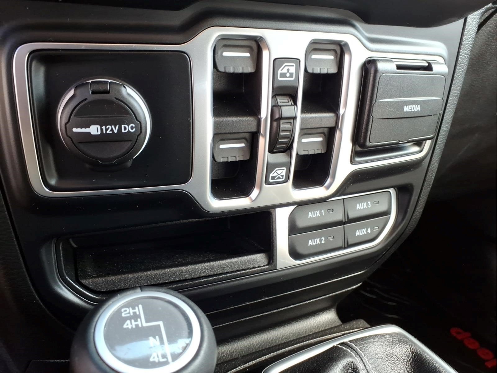 Used 2020 Jeep Gladiator Overland w/ LED Lighting Group AWD/4WD image 23