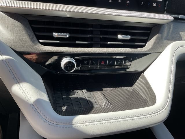 Certified 2025 Ford Explorer Platinum w/ Ultimate Package AWD/4WD image 20