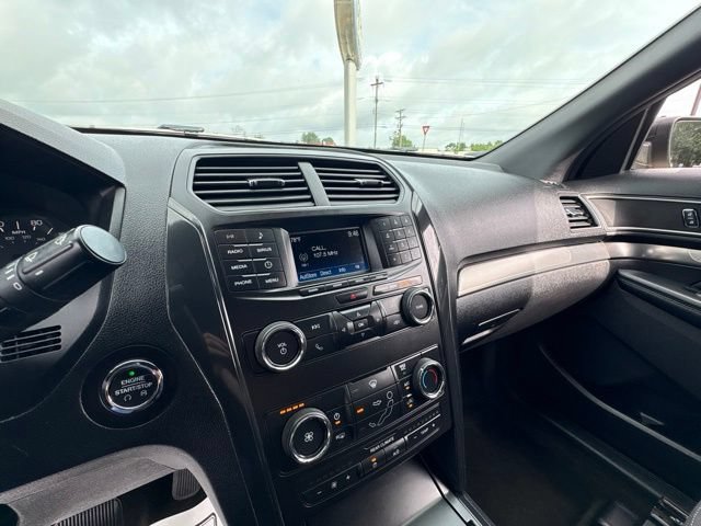 Certified 2018 Ford Explorer XLT FWD image 16