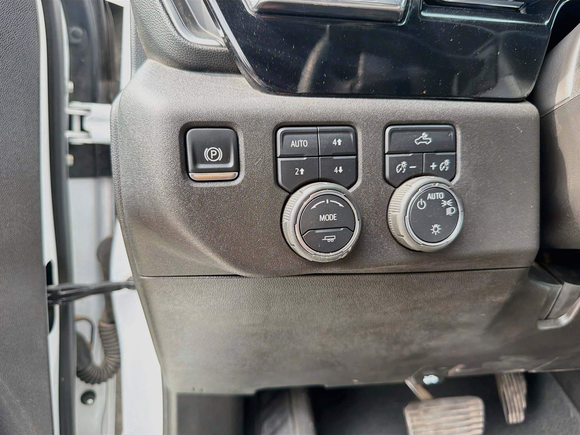 Used 2025 Chevrolet Silverado 1500 LT AWD/4WD image 12