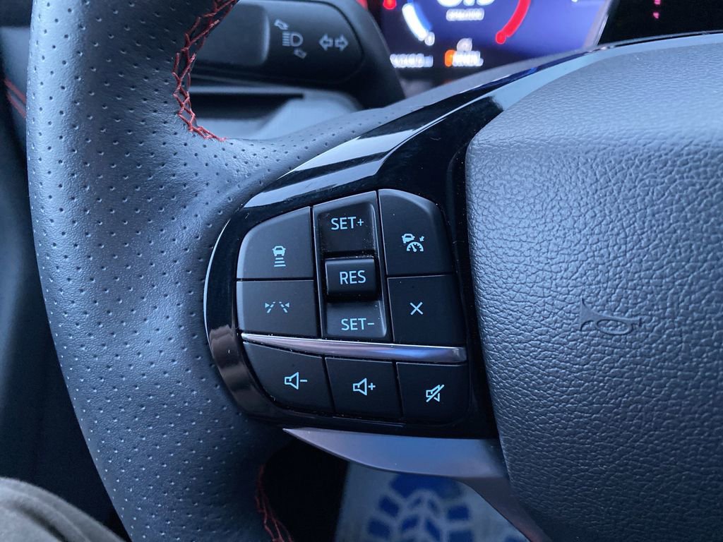 Certified 2025 Ford Explorer ST-Line image 36