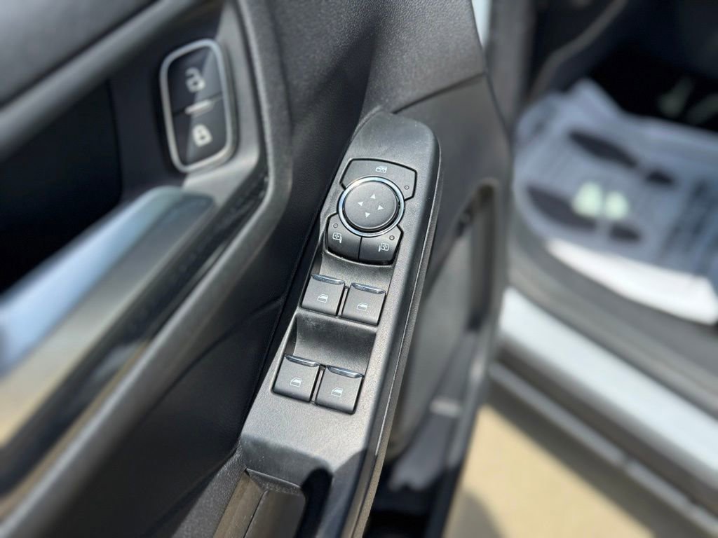 Certified 2025 Ford Escape ST-Line AWD/4WD image 11
